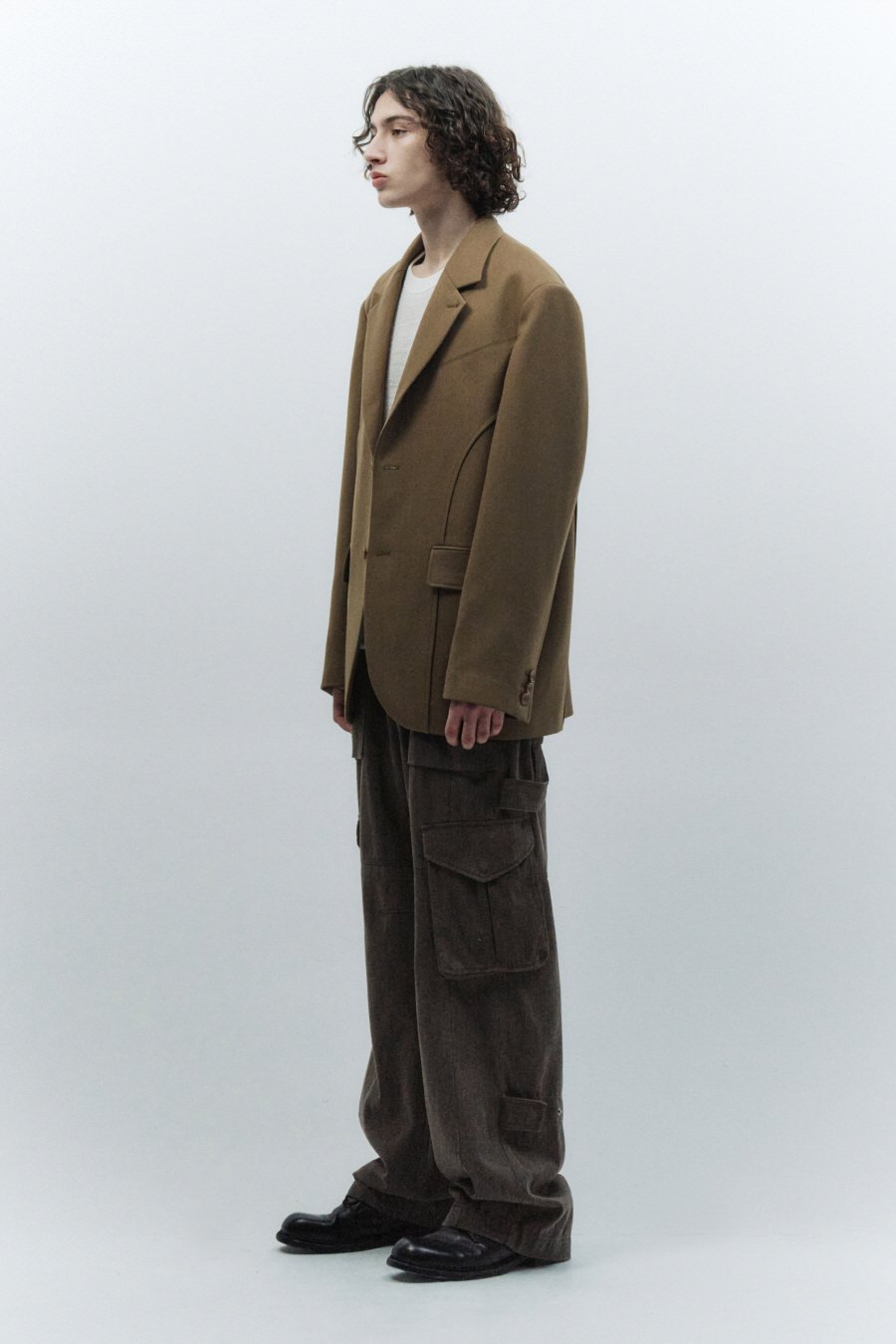 【INSILENCE】 CURVED LINE WOOL BLAZER : MOCHA