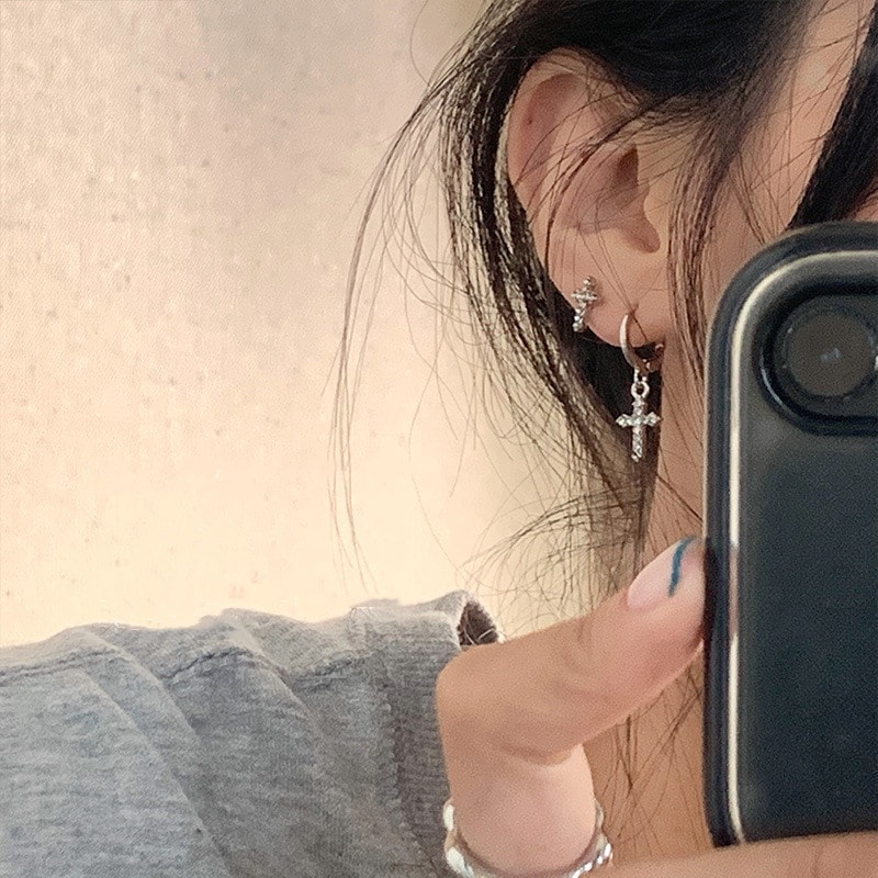 即納クリスマスのピアス十字架 ピアス 個性 非対称な耳飾り 女 イヤリング韓国 気質 人気のピアス47