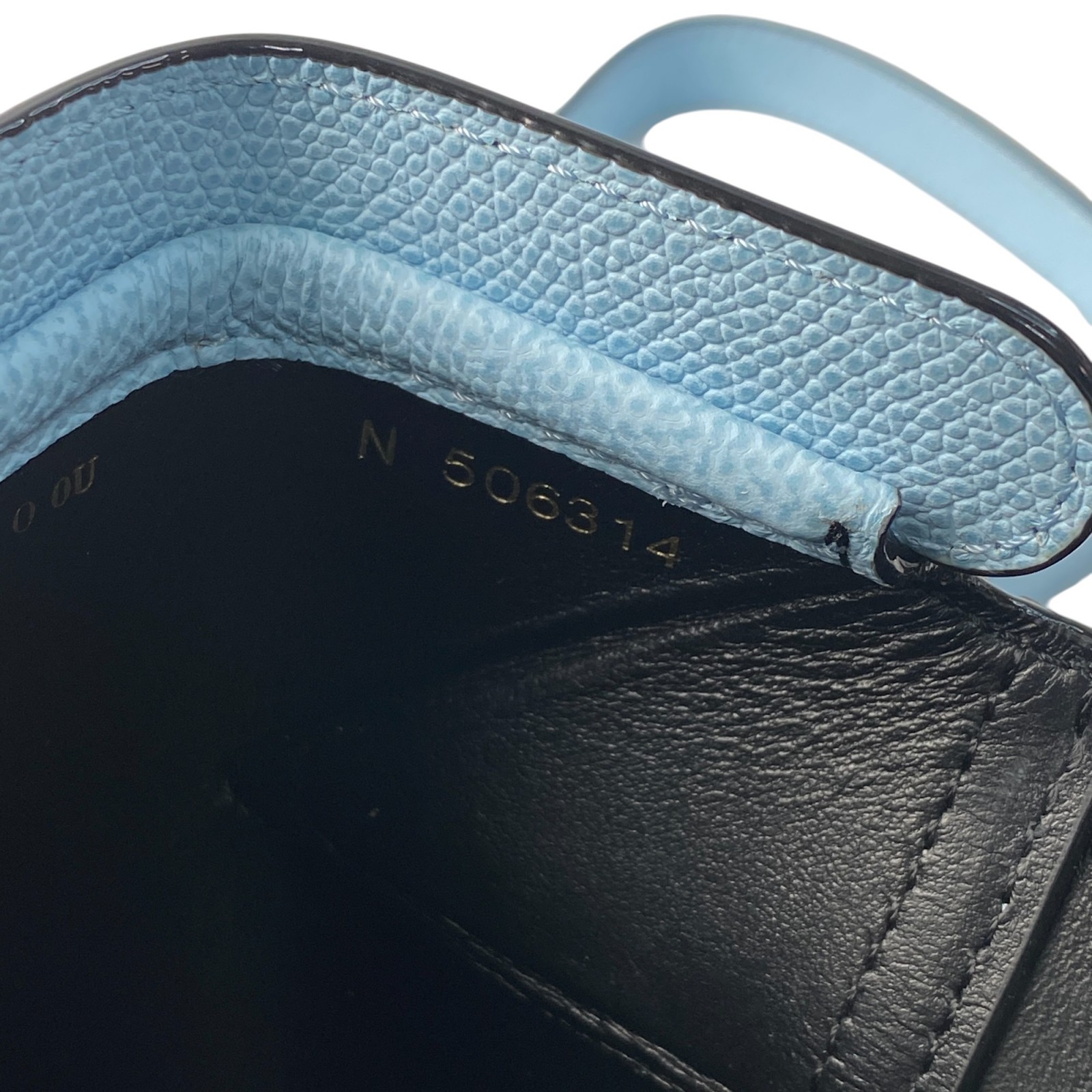 美品 定価34万 ヴァレクストラ Valextra レディース トリックトラック クロスボディバッグ WBSR0024028LRL99BSH 美品 定価34万 ヴァレクストラ Valextra レディース トリックトラック クロスボディバッグ WBSR0024028LRL99BSH