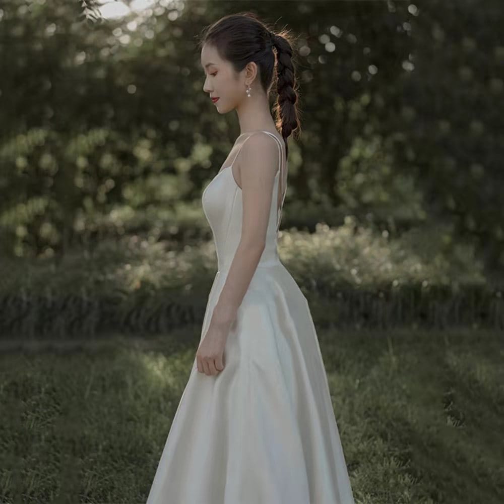 ウェディングドレス ノースリーブ 白 シンプル 無地 結婚式二次会 披露宴 花嫁