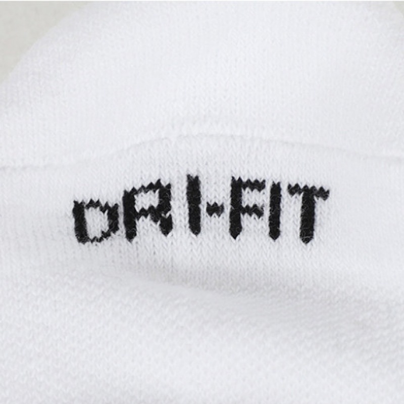 Nike スポーツソックスエブリデイプラスクッションクルーソックス 3 パック Nike スポーツソックスエブリデイプラスクッションクルーソックス 3 パック