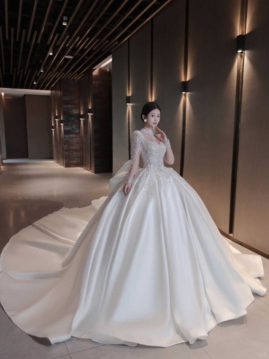 サテンのメインウェディングドレス花嫁2025長袖プリンセス春プチトレンディングライトヤーン