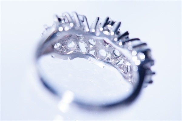 凛とした3輪キュービックジルコニアフラワー&ピンクストーン シャイニージュエリーリング 凛とした3輪キュービックジルコニアフラワー&ピンクストーン シャイニージュエリーリング