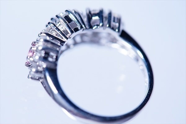 凛とした3輪キュービックジルコニアフラワー&ピンクストーン シャイニージュエリーリング 凛とした3輪キュービックジルコニアフラワー&ピンクストーン シャイニージュエリーリング