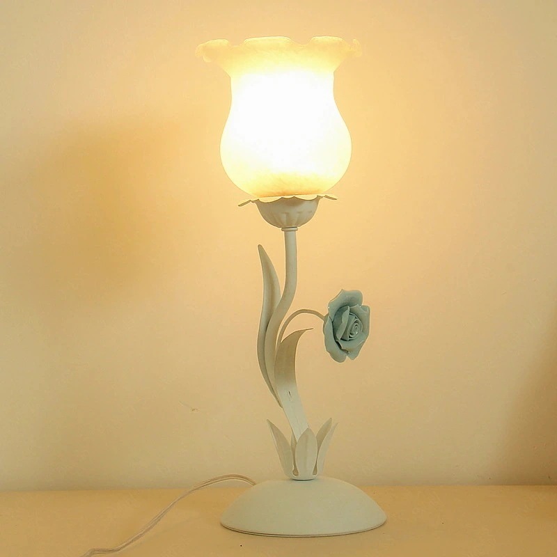 の庭のテーブルランプバラの花の子供の王女の部屋の女の子の創造的な暖かい夜の光結婚式のベッドサイド