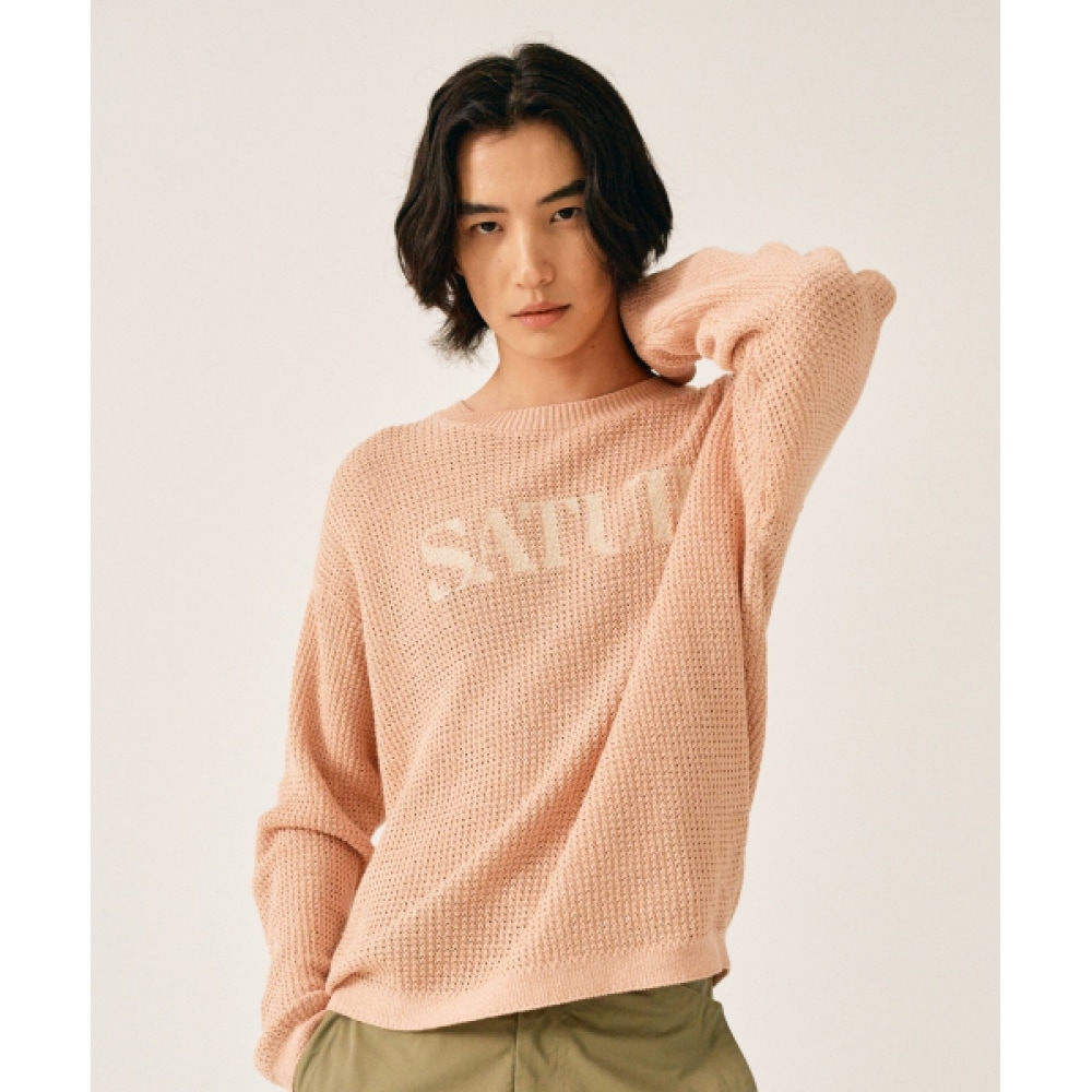 SATUR ロゴ刺繍入りクルーネックニットピーチコーラル SATUR ロゴ刺繍入りクルーネックニットピーチコーラル