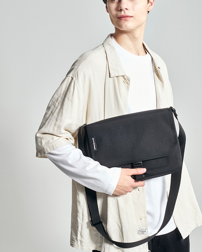 CORDURA BUCKLE MEDIUM CROSS BAG JLBA3E728BK ショルダー トート メッセンジャー スクエア バックル 斜め掛け 肩掛け ユニセックス 男女共用 兼用 レディー