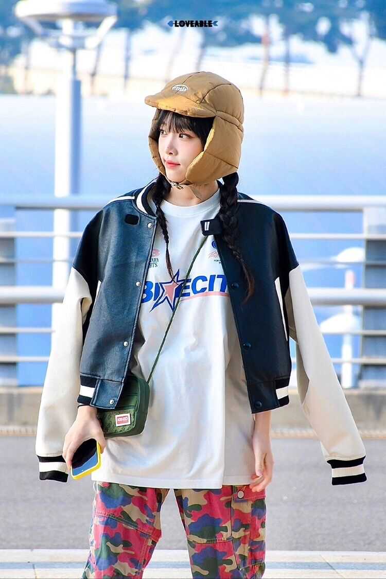 【急速出荷!2枚購入で300円 OFF!】cui Ruina 文字半袖tシャツ レディース 夏 ルーズ トップス 半袖 ボトムス2枚購入でカード1パスケース