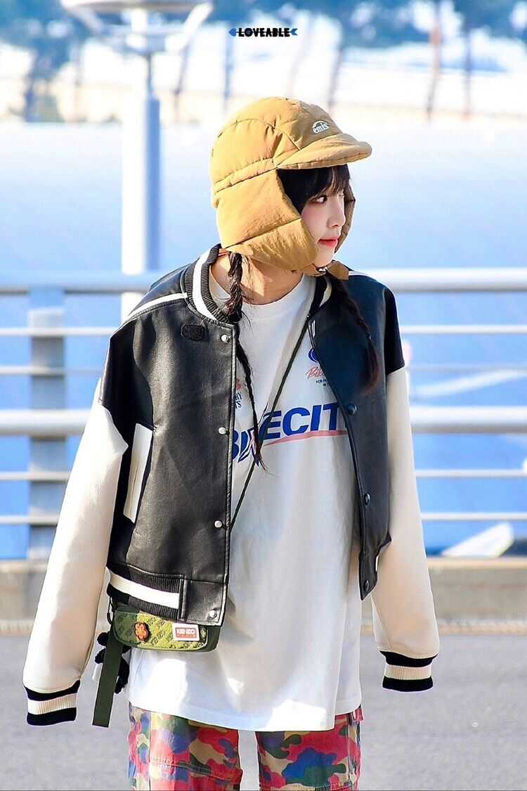 【急速出荷!2枚購入で300円 OFF!】cui Ruina 文字半袖tシャツ レディース 夏 ルーズ トップス 半袖 ボトムス2枚購入でカード1パスケース