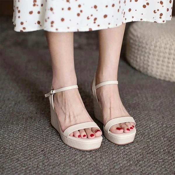 サンダル レディース ウェッジソール 厚底サンダル ベルト 2color ストラップ 大きいサイズ ハイヒール ストーム ヒール9cm 夏 着心地よい 小さいサイズ 靴 女性 大人 ブラック bintaro888.net