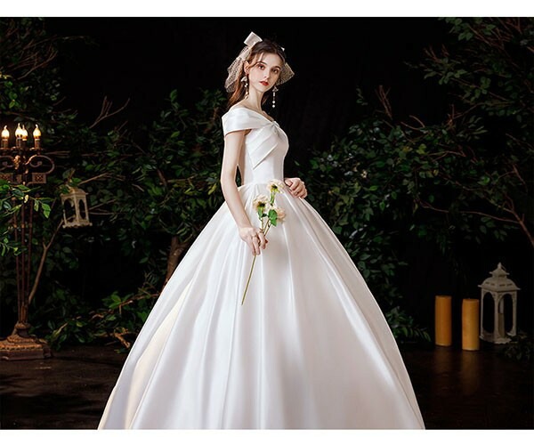 高評価多数ウェディングドレス 白 ホワイト サテン ロングドレス セットアップ パニエ/手袋/ベール追加可 オフショルダー 半袖あり 背中開き 編み上げ プリンセスライン 花嫁 結婚式 披露宴 お呼ば