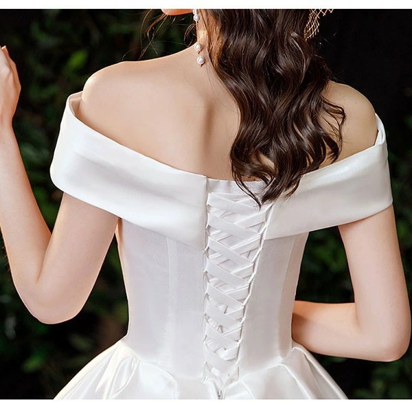 高評価多数ウェディングドレス 白 ホワイト サテン ロングドレス セットアップ パニエ/手袋/ベール追加可 オフショルダー 半袖あり 背中開き 編み上げ プリンセスライン 花嫁 結婚式 披露宴 お呼ば