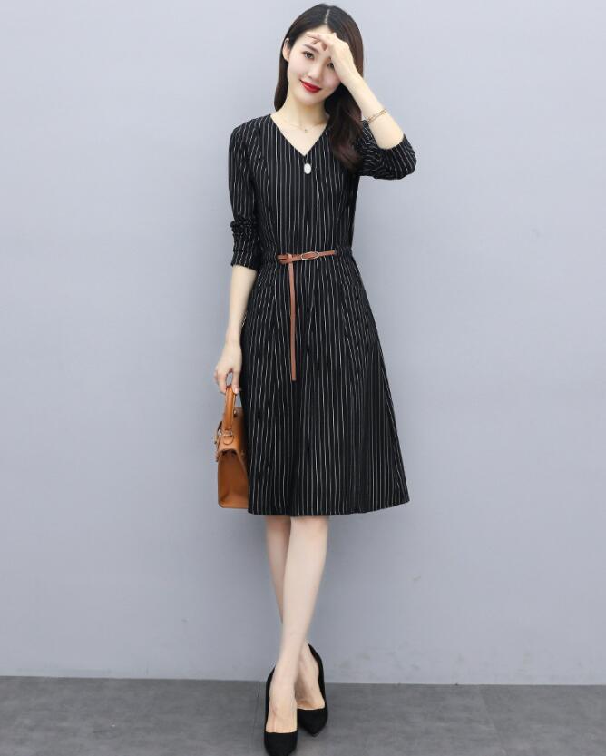 高級感 エレガント レディースワンピース 女性 新着 ライン柄 ブラック Vネック ミモレ丈ワンピース ロングワンピース おしゃれ 春 夏 秋 縞柄 韓国風 オフィス OL ビジネス 通勤 ハイウエス 高級感 エレガント レディースワンピース 女性 新着 ライン柄 ブラック Vネック ミモレ丈ワンピース ロングワンピース おしゃれ 春 夏 秋 縞柄 韓国風 オフィス OL ビジネス 通勤 ハイウエス