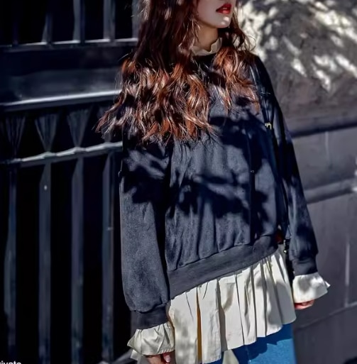 重ね着風 フェイクレイヤード フェイクツーピース レディース トップス プルオーバー トレーナー スウェット ミドル丈 長袖 ラウンドネック ストレート フリル 薄手 ベルベット 大人可愛い きれいめ