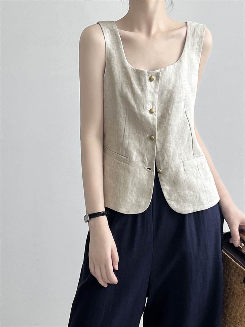 トップス レディース リネンベスト ジレ Uネック ノースリーブ 金ボタン メタルボタン 前開き ポケット 麻 大人可愛い きれいめ シンプル カジュアル ナチュラル 大人 上品 おしゃれ お洒落 か トップス レディース リネンベスト ジレ Uネック ノースリーブ 金ボタン メタルボタン 前開き ポケット 麻 大人可愛い きれいめ シンプル カジュアル ナチュラル 大人 上品 おしゃれ お洒落 か