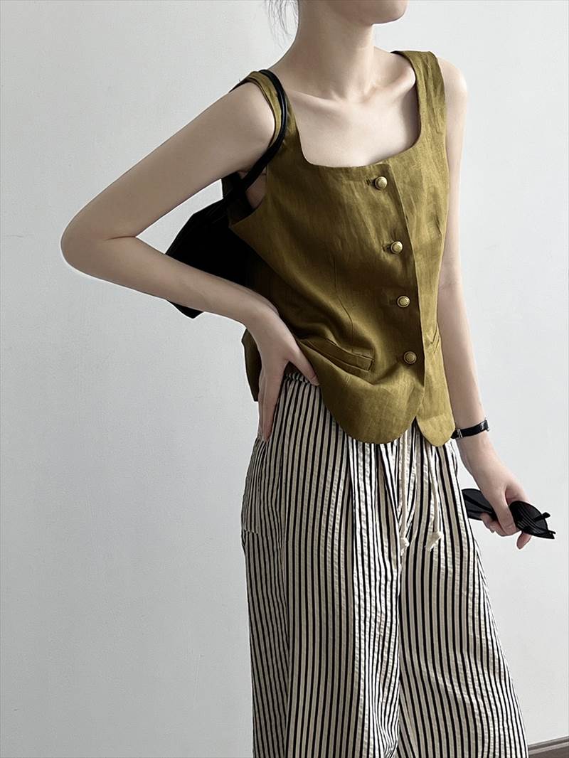 トップス レディース リネンベスト ジレ Uネック ノースリーブ 金ボタン メタルボタン 前開き ポケット 麻 大人可愛い きれいめ シンプル カジュアル ナチュラル 大人 上品 おしゃれ お洒落 か トップス レディース リネンベスト ジレ Uネック ノースリーブ 金ボタン メタルボタン 前開き ポケット 麻 大人可愛い きれいめ シンプル カジュアル ナチュラル 大人 上品 おしゃれ お洒落 か