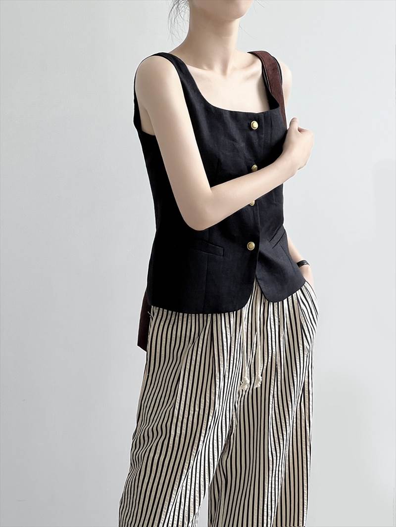 トップス レディース リネンベスト ジレ Uネック ノースリーブ 金ボタン メタルボタン 前開き ポケット 麻 大人可愛い きれいめ シンプル カジュアル ナチュラル 大人 上品 おしゃれ お洒落 か トップス レディース リネンベスト ジレ Uネック ノースリーブ 金ボタン メタルボタン 前開き ポケット 麻 大人可愛い きれいめ シンプル カジュアル ナチュラル 大人 上品 おしゃれ お洒落 か