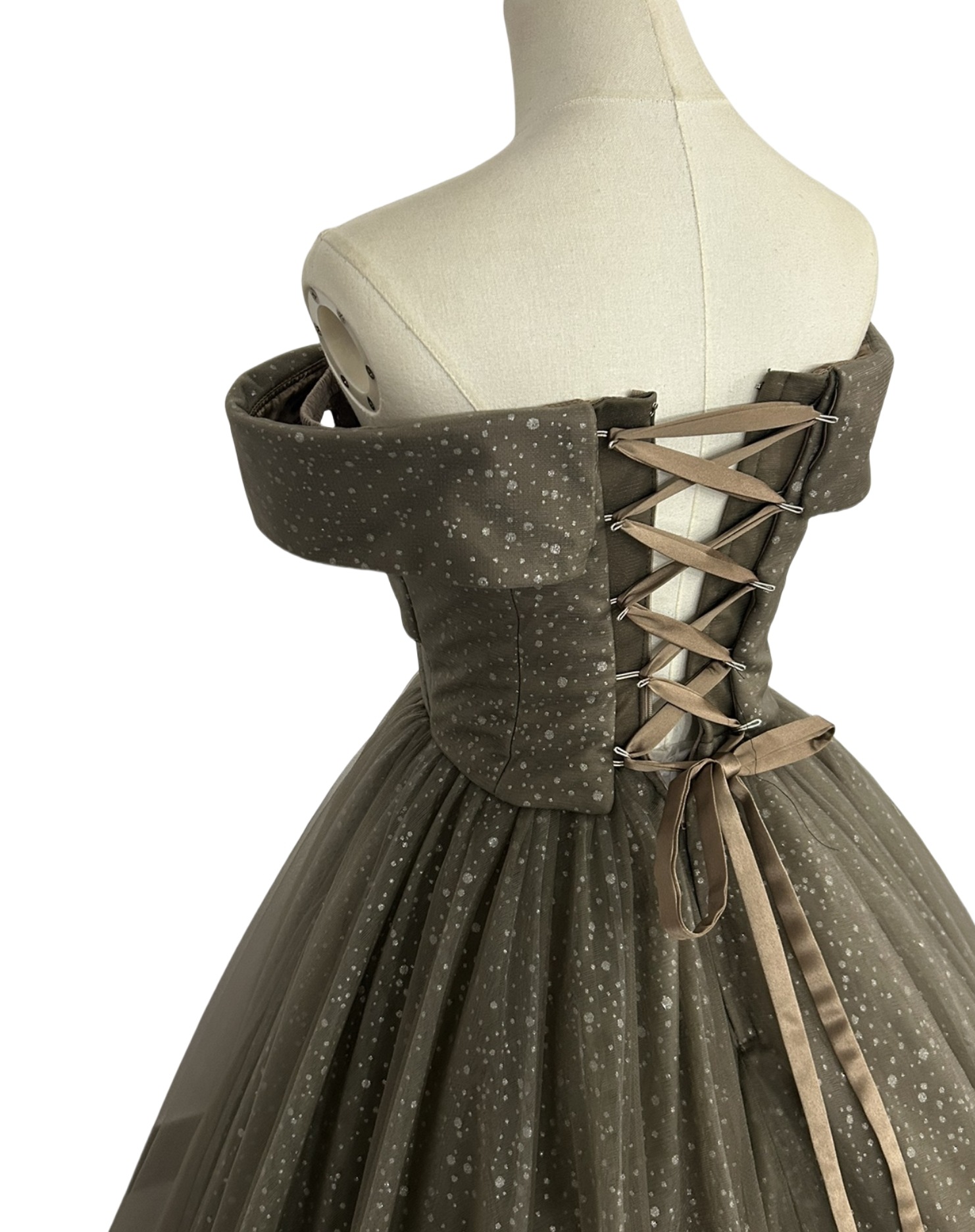 カラードレス カーキ色 オフショルダー キラキラグリッターチュール 編み上げ 二次会 カラードレス カーキ色 オフショルダー キラキラグリッターチュール 編み上げ 二次会