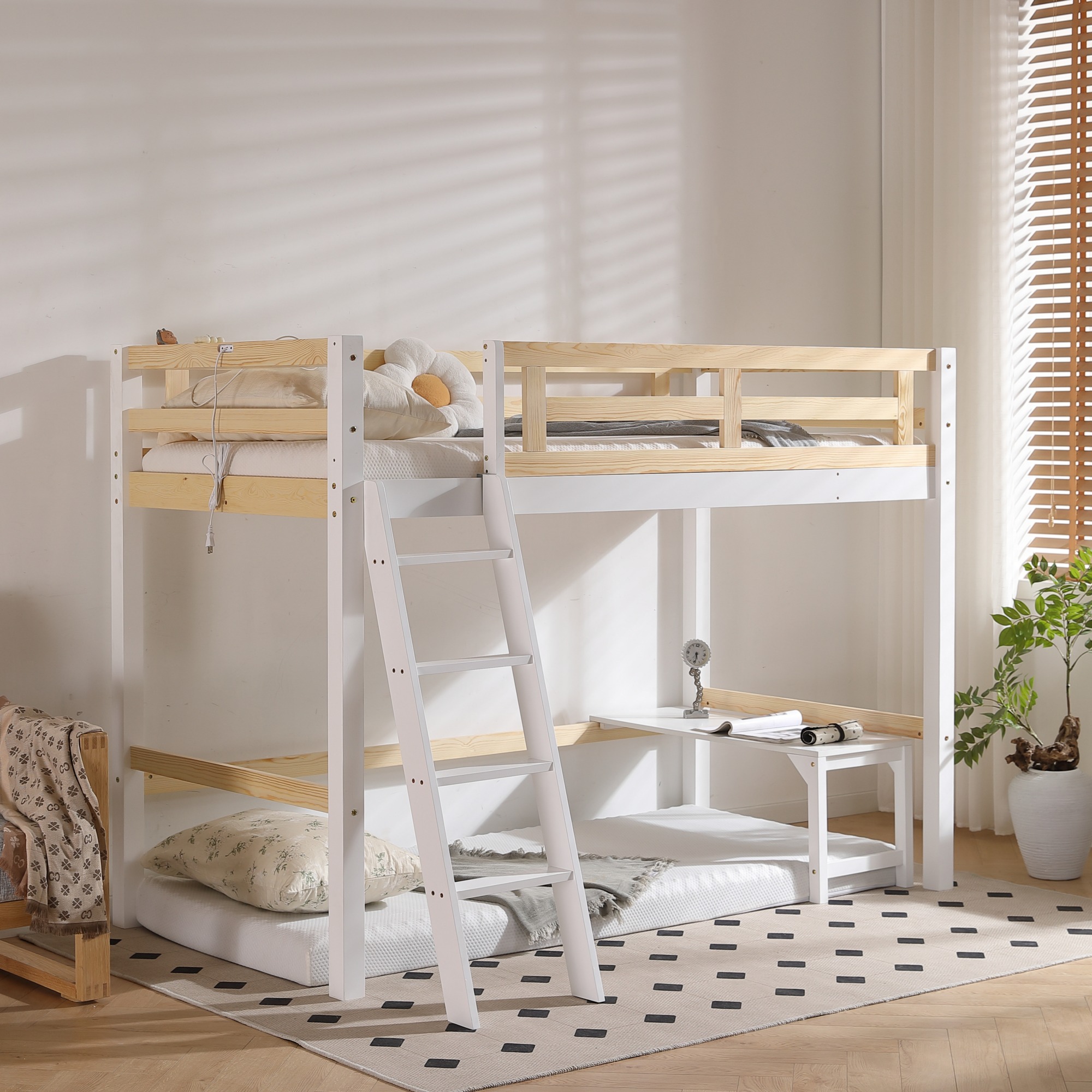 132ロフトベッド シングル はしご 天然パイン材 木製 天然木ベッド ミドルタイプ 高さ150cm ローデスク付き 大人 子供部屋 ベッド シングルベッド142 132ロフトベッド シングル はしご 天然パイン材 木製 天然木ベッド ミドルタイプ 高さ150cm ローデスク付き 大人 子供部屋 ベッド シングルベッド142