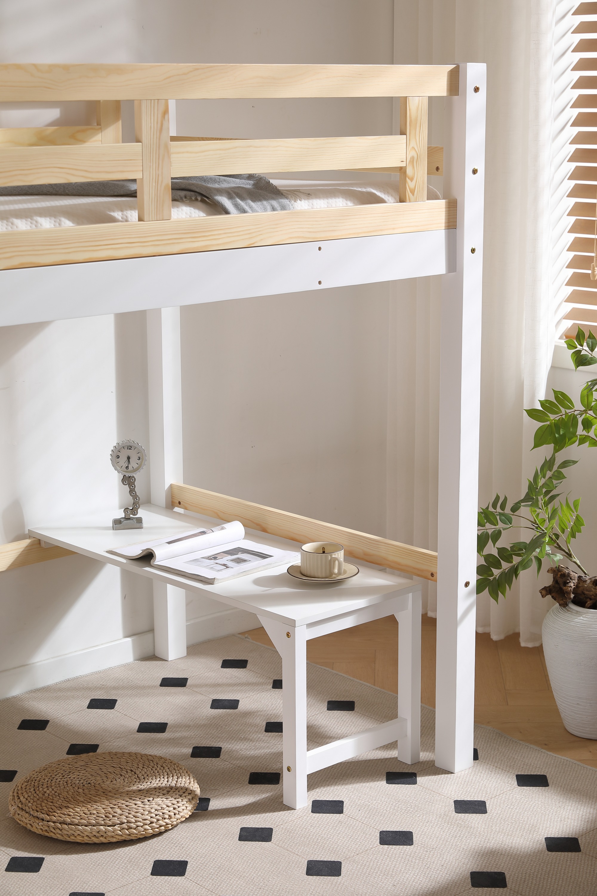 132ロフトベッド シングル はしご 天然パイン材 木製 天然木ベッド ミドルタイプ 高さ150cm ローデスク付き 大人 子供部屋 ベッド シングルベッド142 132ロフトベッド シングル はしご 天然パイン材 木製 天然木ベッド ミドルタイプ 高さ150cm ローデスク付き 大人 子供部屋 ベッド シングルベッド142