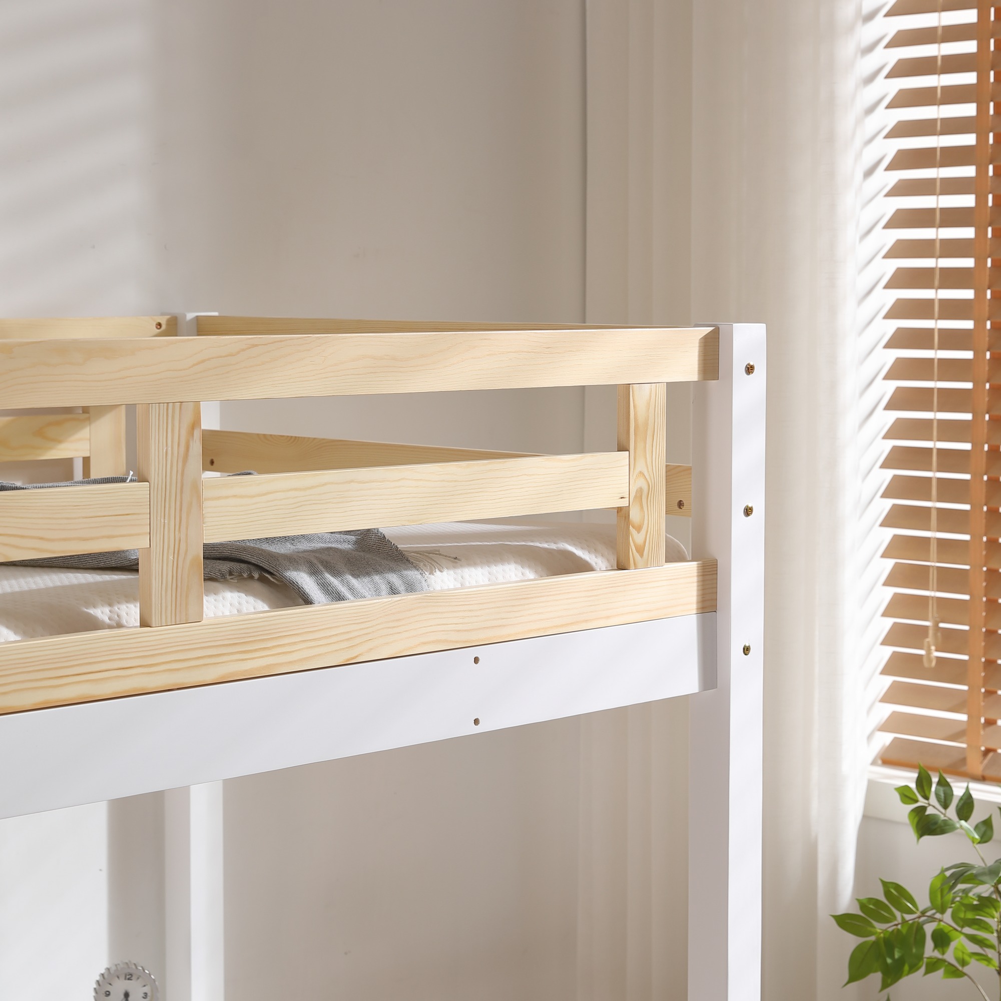 132ロフトベッド シングル はしご 天然パイン材 木製 天然木ベッド ミドルタイプ 高さ150cm ローデスク付き 大人 子供部屋 ベッド シングルベッド142 132ロフトベッド シングル はしご 天然パイン材 木製 天然木ベッド ミドルタイプ 高さ150cm ローデスク付き 大人 子供部屋 ベッド シングルベッド142