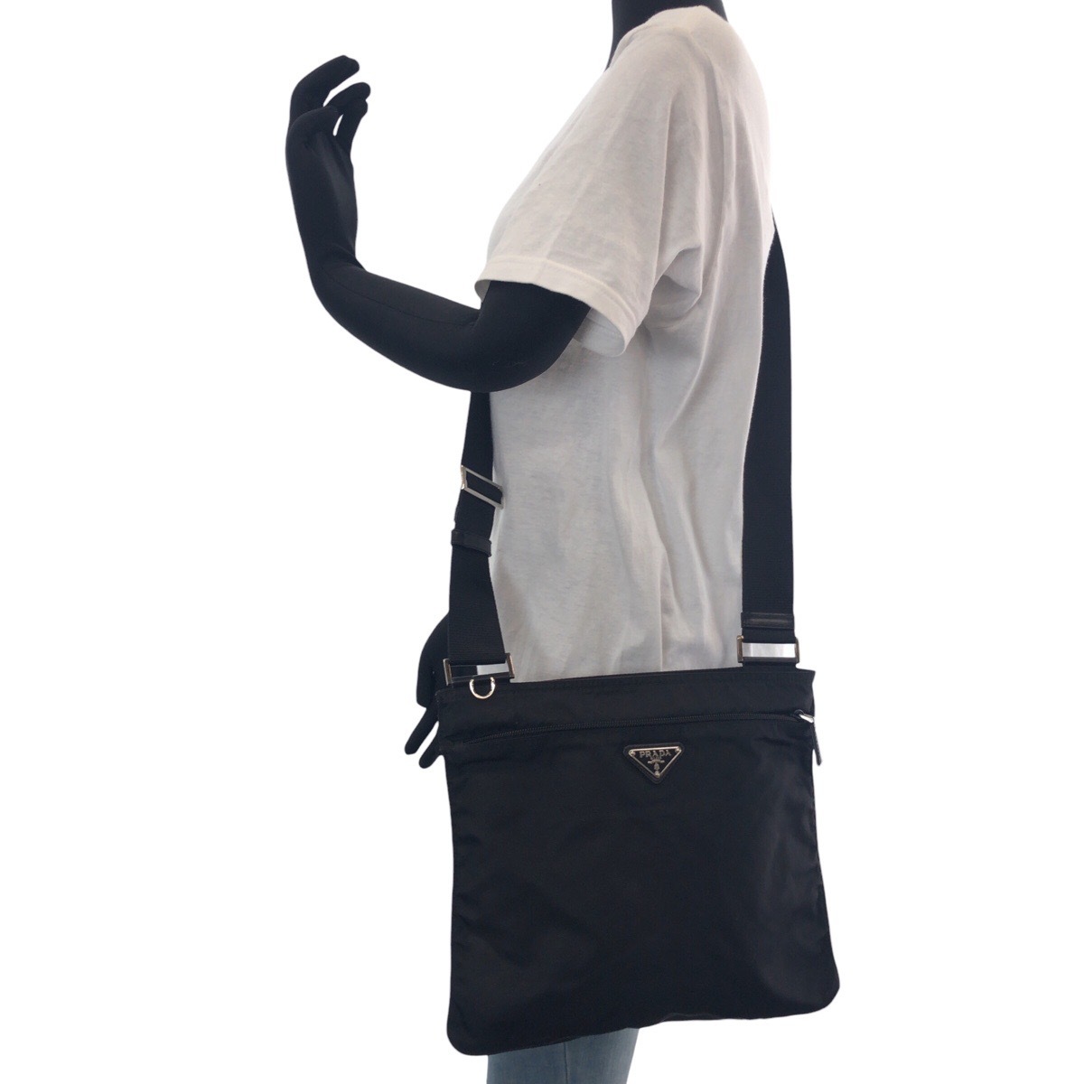 テスート 三角ロゴプレート ブラック 黒 シルバー金具 ナイロン ショルダーバッグ 男女兼用 レディース 504837 テスート 三角ロゴプレート ブラック 黒 シルバー金具 ナイロン ショルダーバッグ 男女兼用 レディース 504837