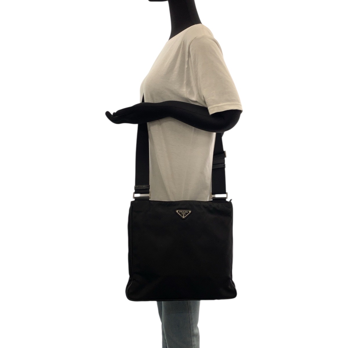 美品 テスート 三角ロゴプレート ブラック 黒 シルバー金具 ナイロン ショルダーバッグ メッセンジャーバッグ レディース 504045 美品 テスート 三角ロゴプレート ブラック 黒 シルバー金具 ナイロン ショルダーバッグ メッセンジャーバッグ レディース 504045