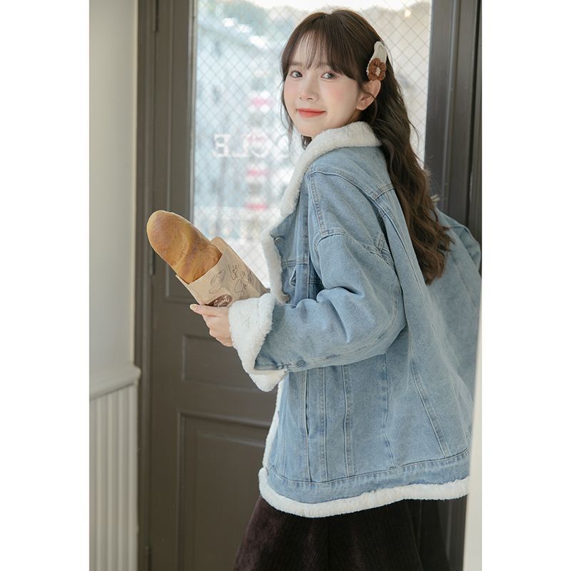 冬の女性用リバーシブルブルーデニムジャケットファッショナブルでシックなデザイン暖かいベルベットトップデニムジャケット 冬の女性用リバーシブルブルーデニムジャケットファッショナブルでシックなデザイン暖かいベルベットトップデニムジャケット