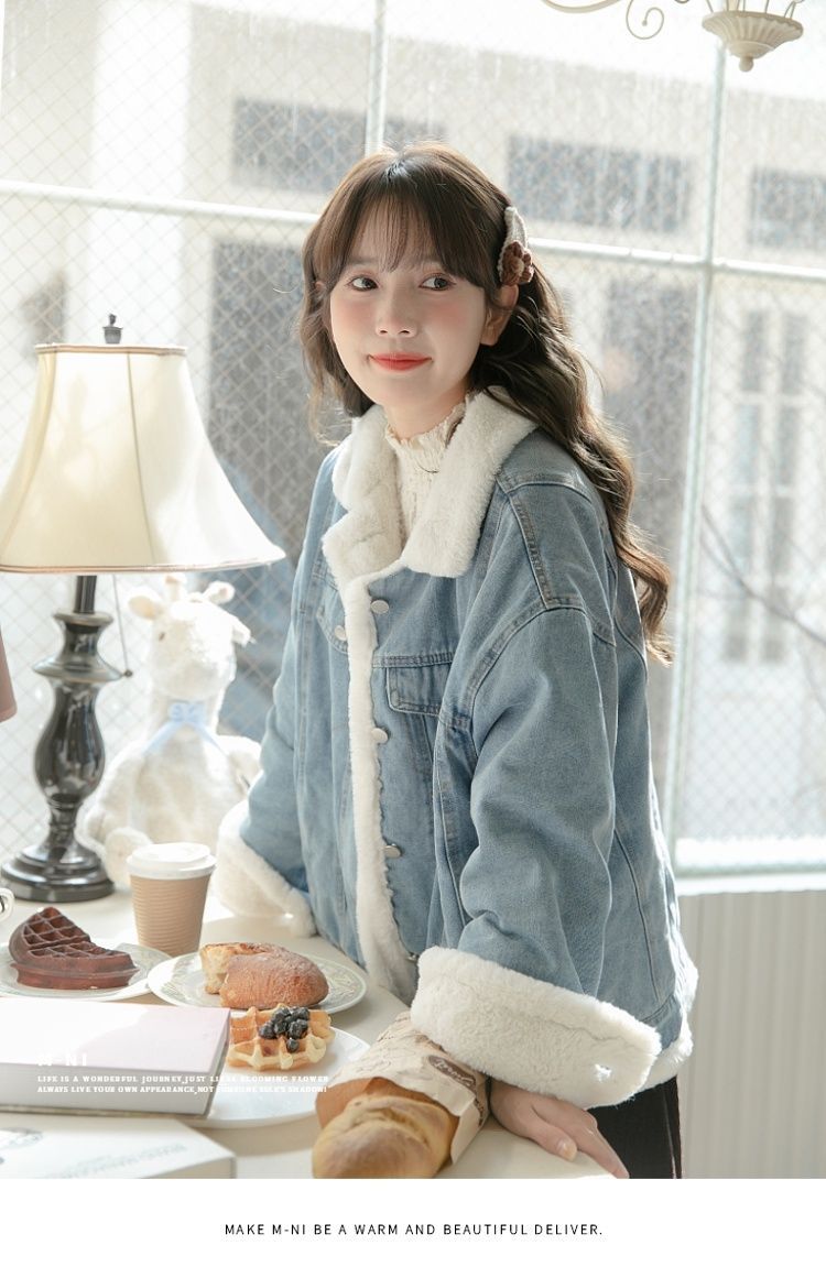 冬の女性用リバーシブルブルーデニムジャケットファッショナブルでシックなデザイン暖かいベルベットトップデニムジャケット 冬の女性用リバーシブルブルーデニムジャケットファッショナブルでシックなデザイン暖かいベルベットトップデニムジャケット