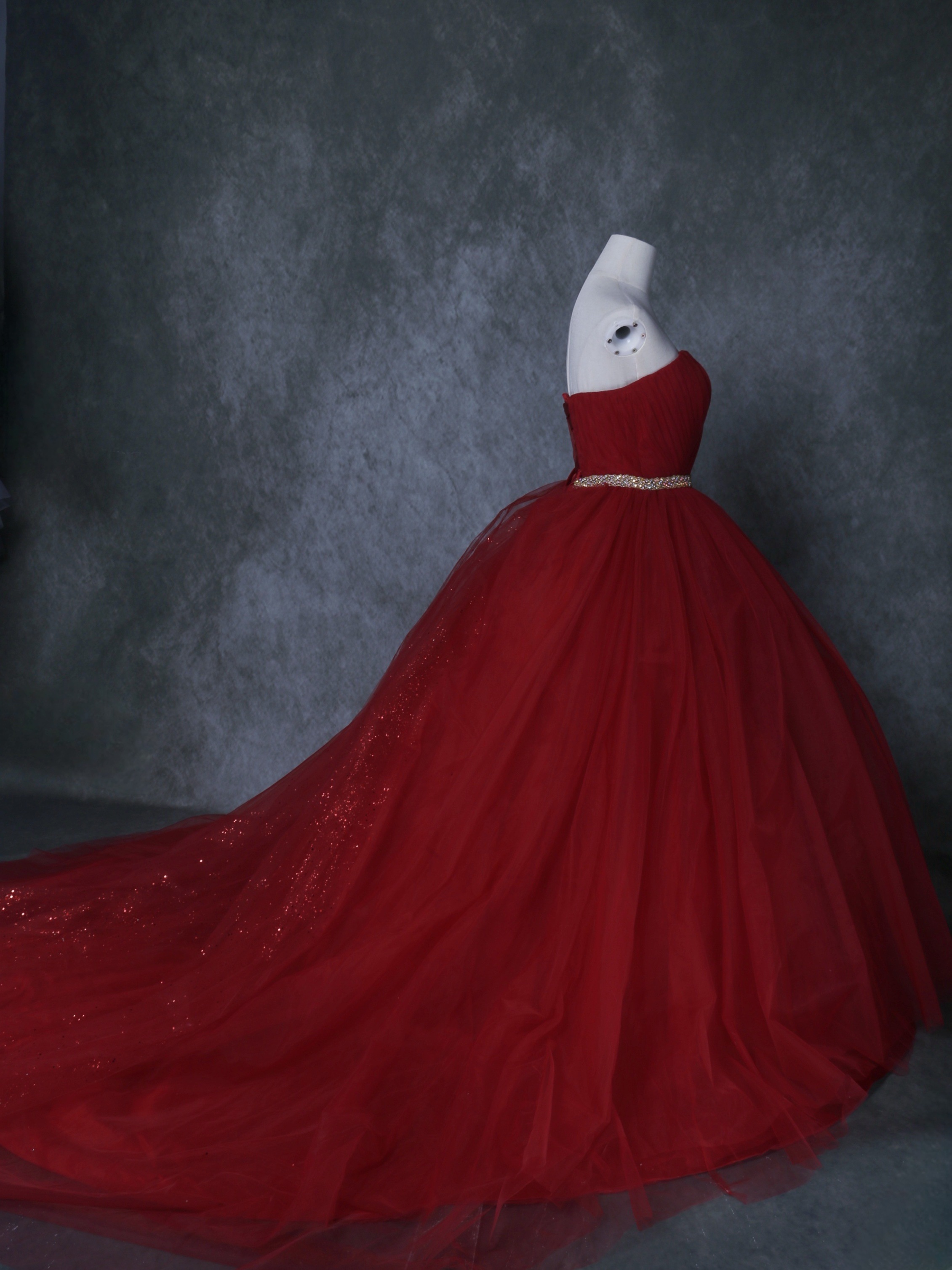 豪華!ウエディングドレス 赤 ベアトップ キラキラチュール サッシュベルト 花嫁 豪華!ウエディングドレス 赤 ベアトップ キラキラチュール サッシュベルト 花嫁