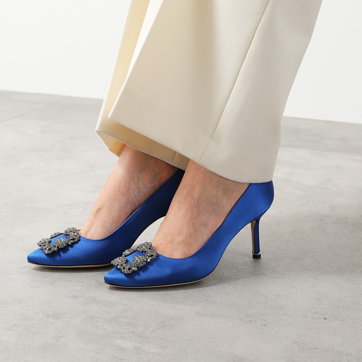 MANOLO BLAHNIK マノロブラニク パンプス HANGISI FMC SATIN 070 ハンギシ サテン 7cm 9XX 0662 ジュエルバックル ハイヒール 靴 432/BBLU