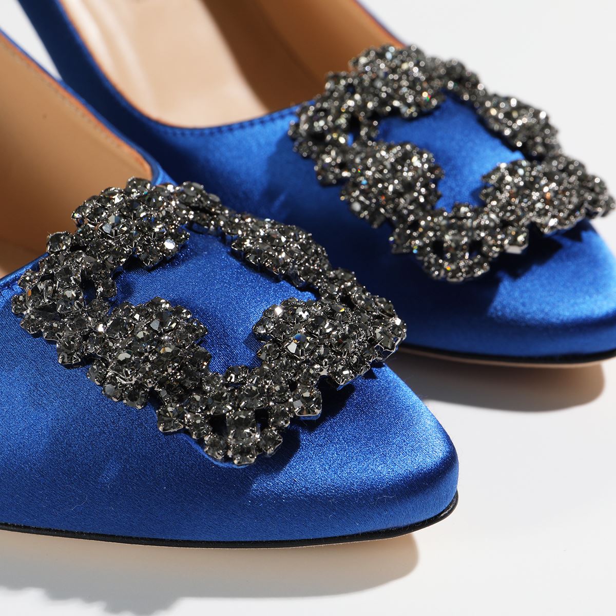 MANOLO BLAHNIK マノロブラニク パンプス HANGISI FMC SATIN 070 ハンギシ サテン 7cm 9XX 0662 ジュエルバックル ハイヒール 靴 432/BBLU