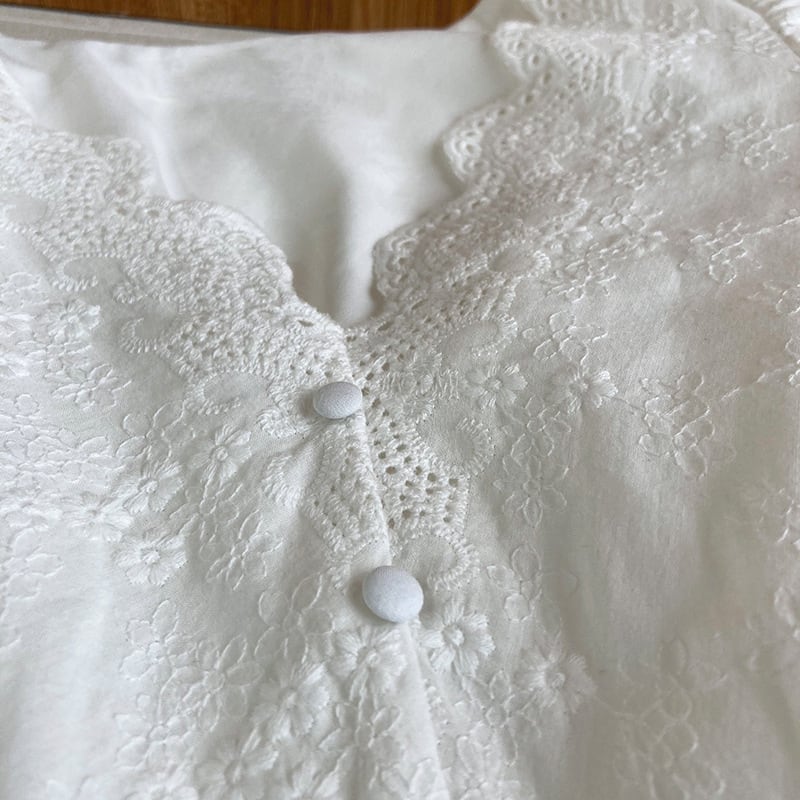 ワンピース 上着 人気 おすすめ おしゃれ お洒落 激安 安い プチプラ 半袖 Vネック ふわふわ パフスリーブ ふんわり Aライン 膝丈 花柄 レース 可愛い かわいい 韓国 シンプル l