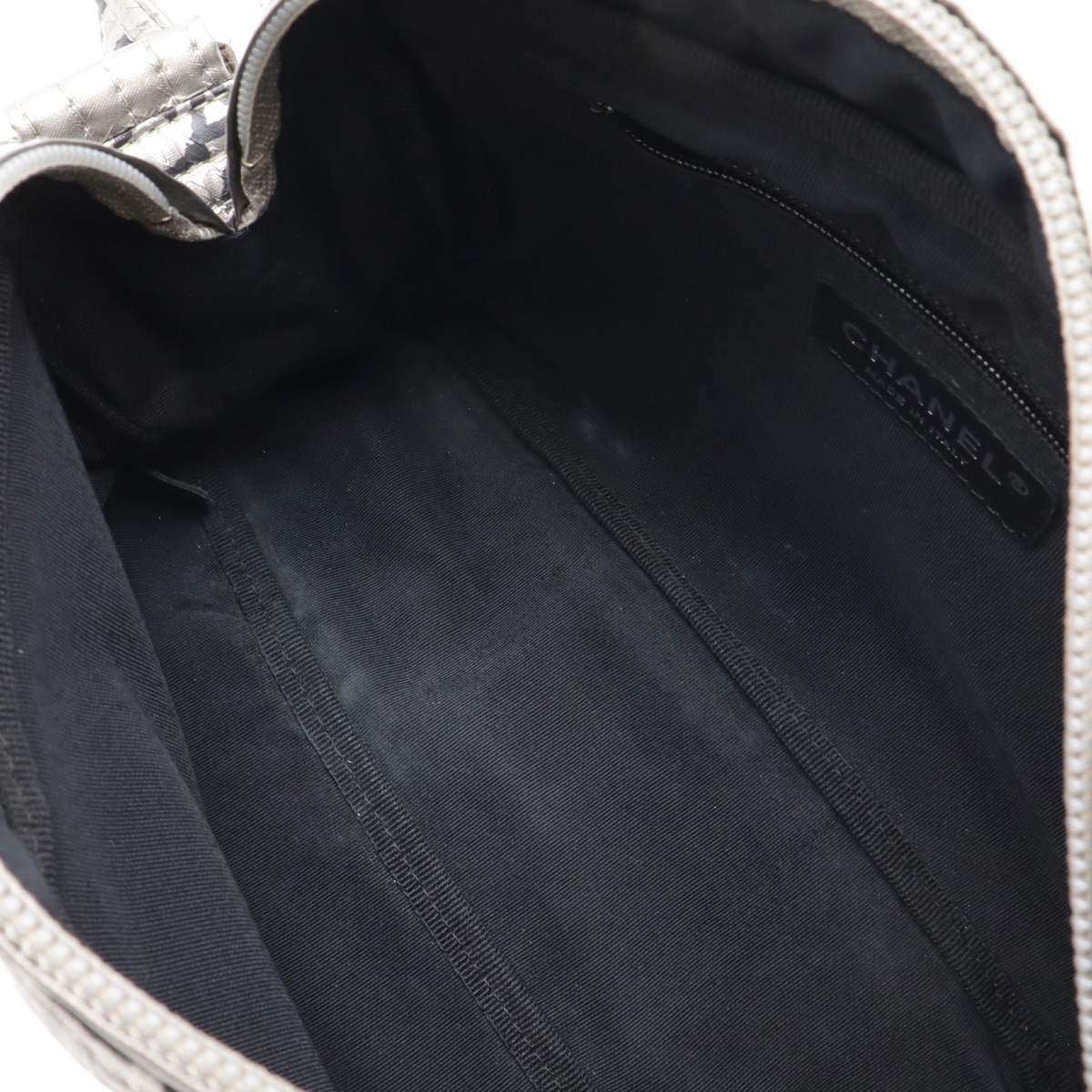 アンリミテッド ショルダーバッグ ポシェット 斜め掛け ナイロン シルバー ブラック 黒 シルバー金具 A4653 アンリミテッド ショルダーバッグ ポシェット 斜め掛け ナイロン シルバー ブラック 黒 シルバー金具 A4653