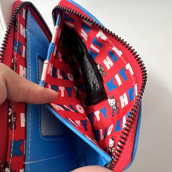 Qoo10] サンリオ ハローキティ 財布 キティちゃん二つ折り
