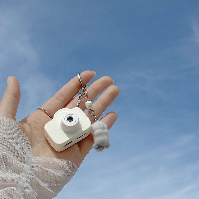 キュートなミニキーホルダーデジタルカメラ [B5CA-01K] WHITE 公式正規品 ミニカメラ キーホルダーカメラ フィルター付き レトロカメラ 手のひらサイズ 韓国雑貨