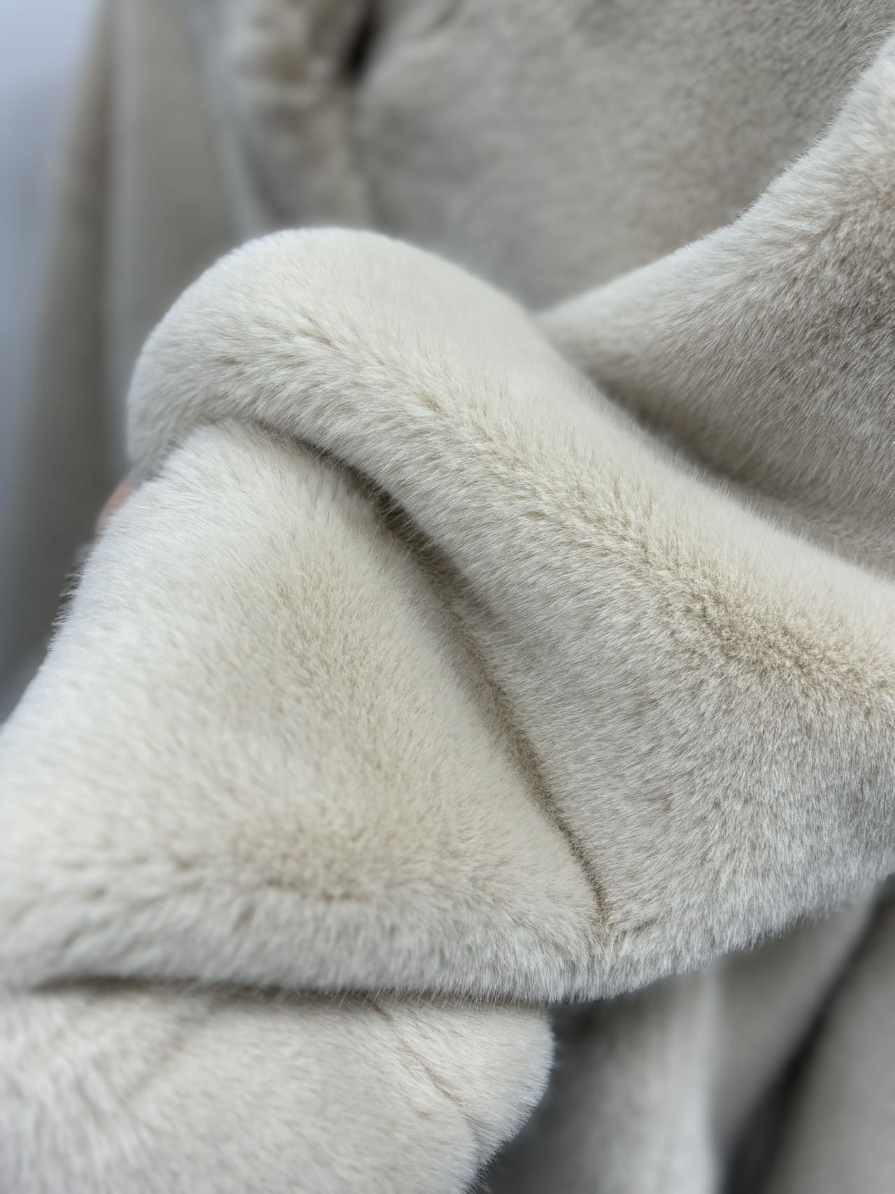 【2024新作】ヨーロッパミンクファーコート ベージュ ホワイト スエード裏地 秋冬 防寒 ゆったりシルエット 高級感 フリーサイズ レディース【LPIUTY】