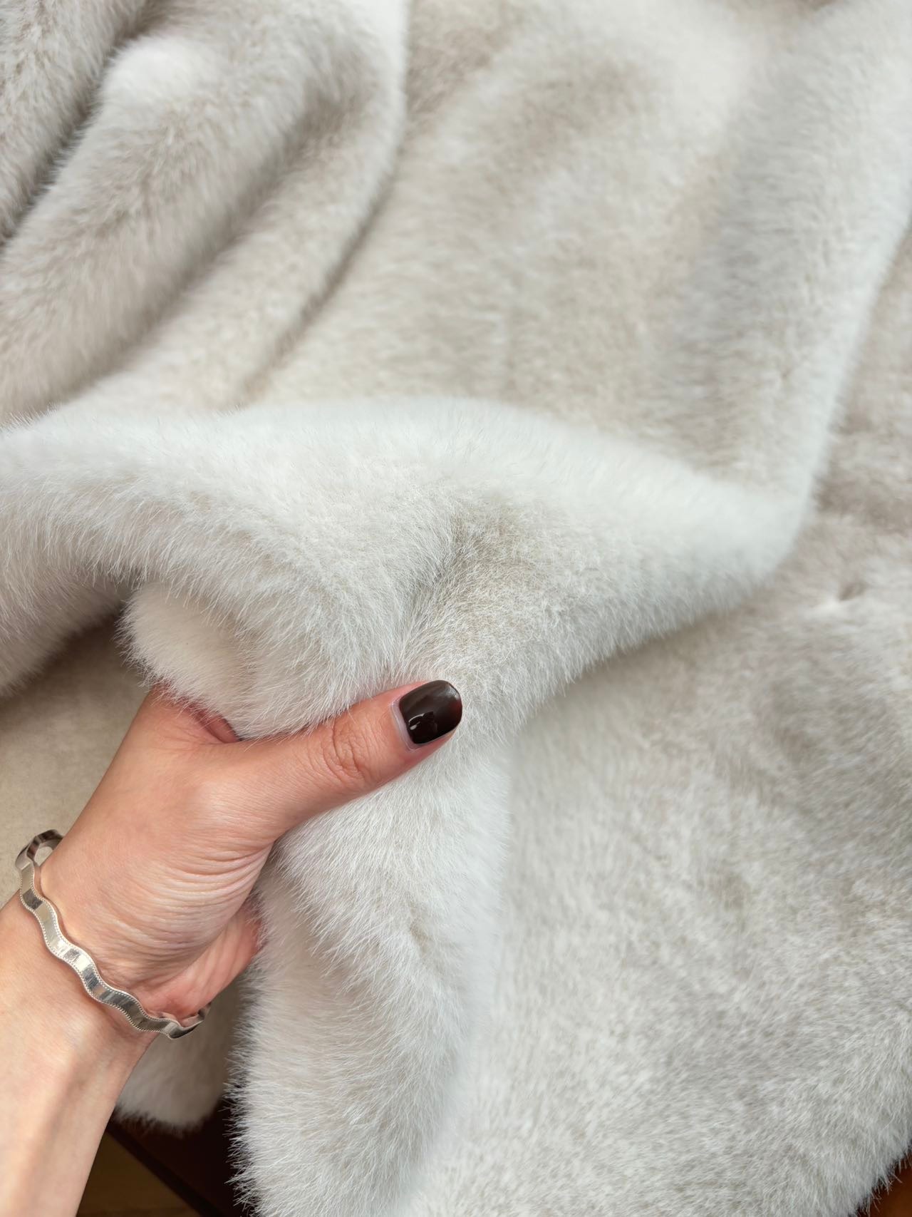 【2024新作】ヨーロッパミンクファーコート ベージュ ホワイト スエード裏地 秋冬 防寒 ゆったりシルエット 高級感 フリーサイズ レディース【LPIUTY】