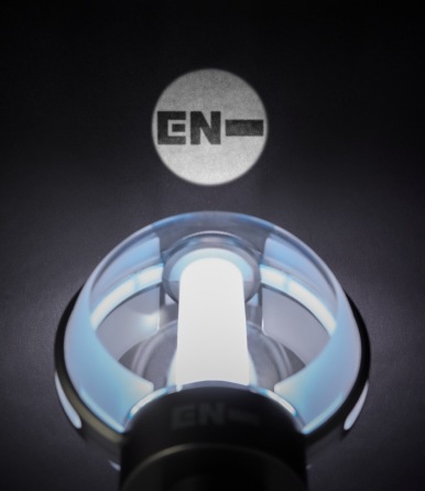 【 当日出発 】ENHYPEN OFFICIAL LIGHT STICK ver2 [公式フォトカード7枚包含+当店特典公式ランダムトレカ1枚]エナイプン ペンライト 応援棒 公式グッズ