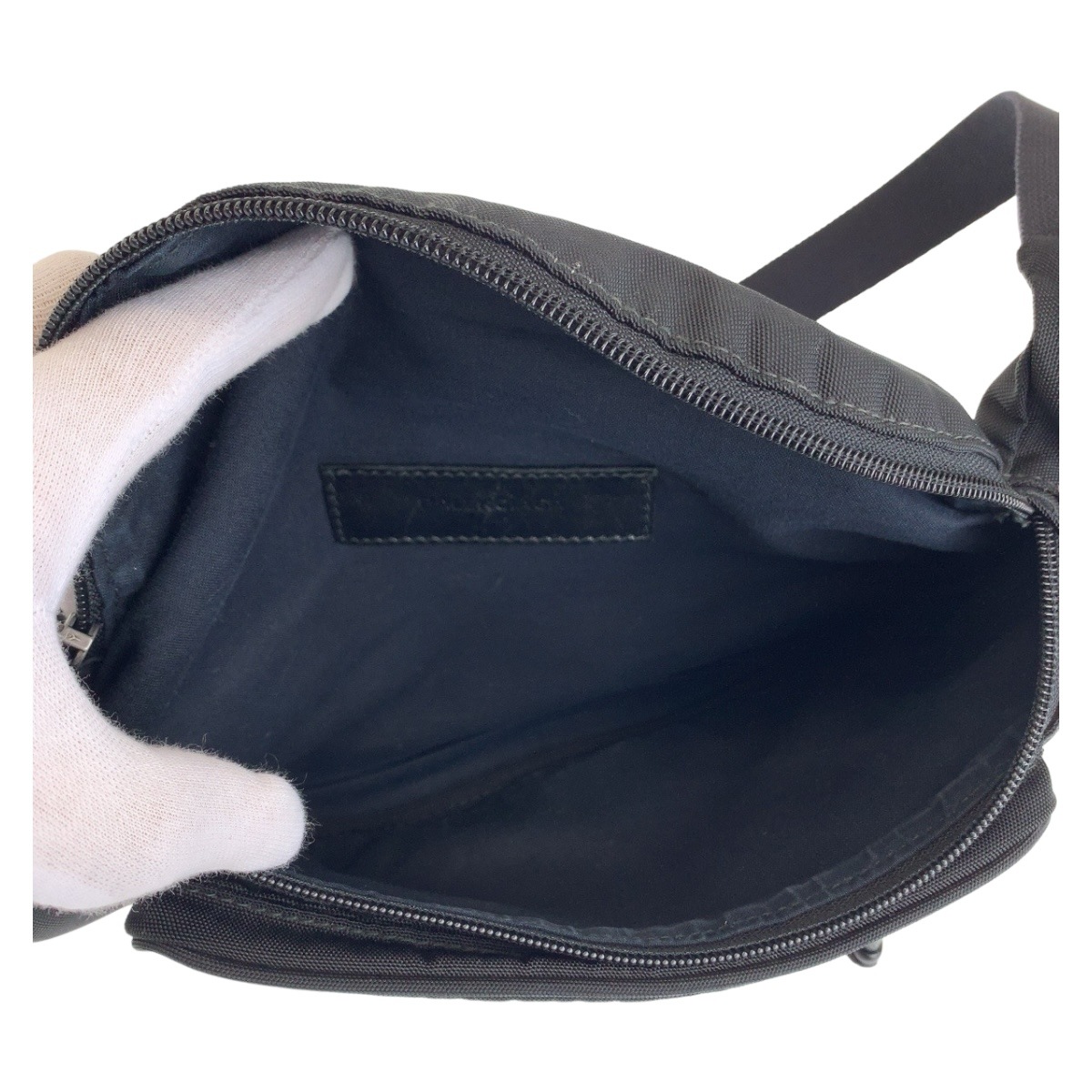 美品 エクスプローラー ブラック 黒 シルバー金具 ナイロン 482389 ボディバッグ メンズ 407742 美品 エクスプローラー ブラック 黒 シルバー金具 ナイロン 482389 ボディバッグ メンズ 407742