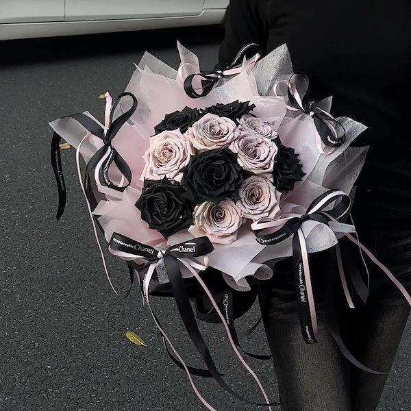 Qoo10] シンプルな高級黒とピンクのバラの花束造花