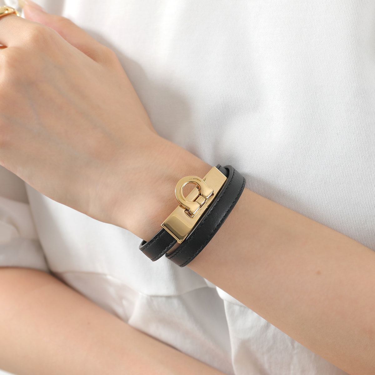 FERRAGAMO フェラガモ ブレスレット 76 0768 776167 レディース ガンチーニ サイズ15 2連 レザー 001/BLACK/ORO-15 FERRAGAMO フェラガモ ブレスレット 76 0768 776167 レディース ガンチーニ サイズ15 2連 レザー 001/BLACK/ORO-15