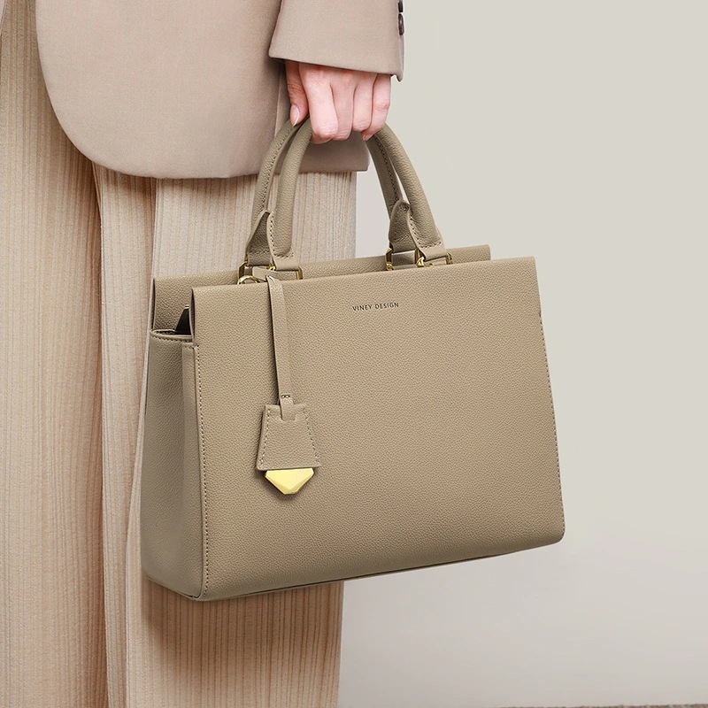 2025新作 シンプル 大容量 通勤 スマホポーチ ショルダーバッグ クラッチバッグ 手提げコンパクト 韓国ファッション トートバックトートバッグ ショルダーバッグ 母の日プレゼント 2025新作 シンプル 大容量 通勤 スマホポーチ ショルダーバッグ クラッチバッグ 手提げコンパクト 韓国ファッション トートバックトートバッグ ショルダーバッグ 母の日プレゼント