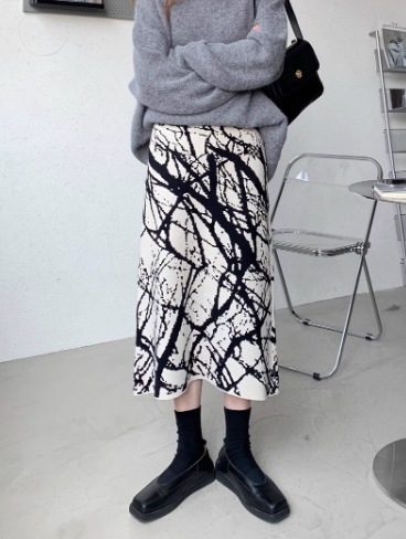 スカート モダン柄 膝下 セミフレア デザイン ニュアンス モノトーン かわいい 大人可愛い きれいめ シンプル カジュアル 大人 上品 おしゃれ お洒落 大人可愛い 大人女子 こなれ感 ラブリー スカート モダン柄 膝下 セミフレア デザイン ニュアンス モノトーン かわいい 大人可愛い きれいめ シンプル カジュアル 大人 上品 おしゃれ お洒落 大人可愛い 大人女子 こなれ感 ラブリー