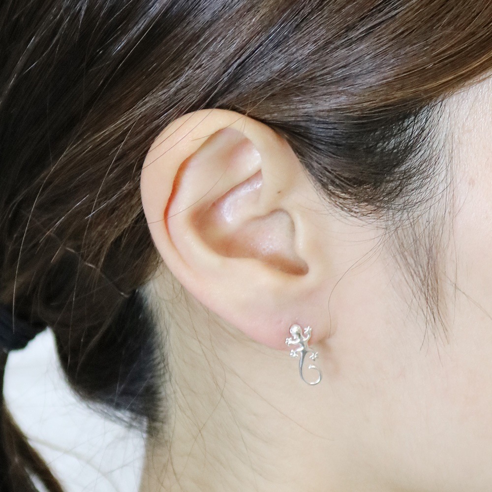 ミニサイズトカゲピアス シルバー925製 ハワイアンジュエリー Hawaii シンプル メタル 小振り 爬虫類 お守り 大人 レディース メンズ プレゼント用にも