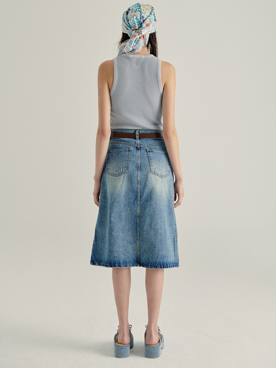 MARGESHERWOOD】 TWISTED DENIM SKIRT : BLUE