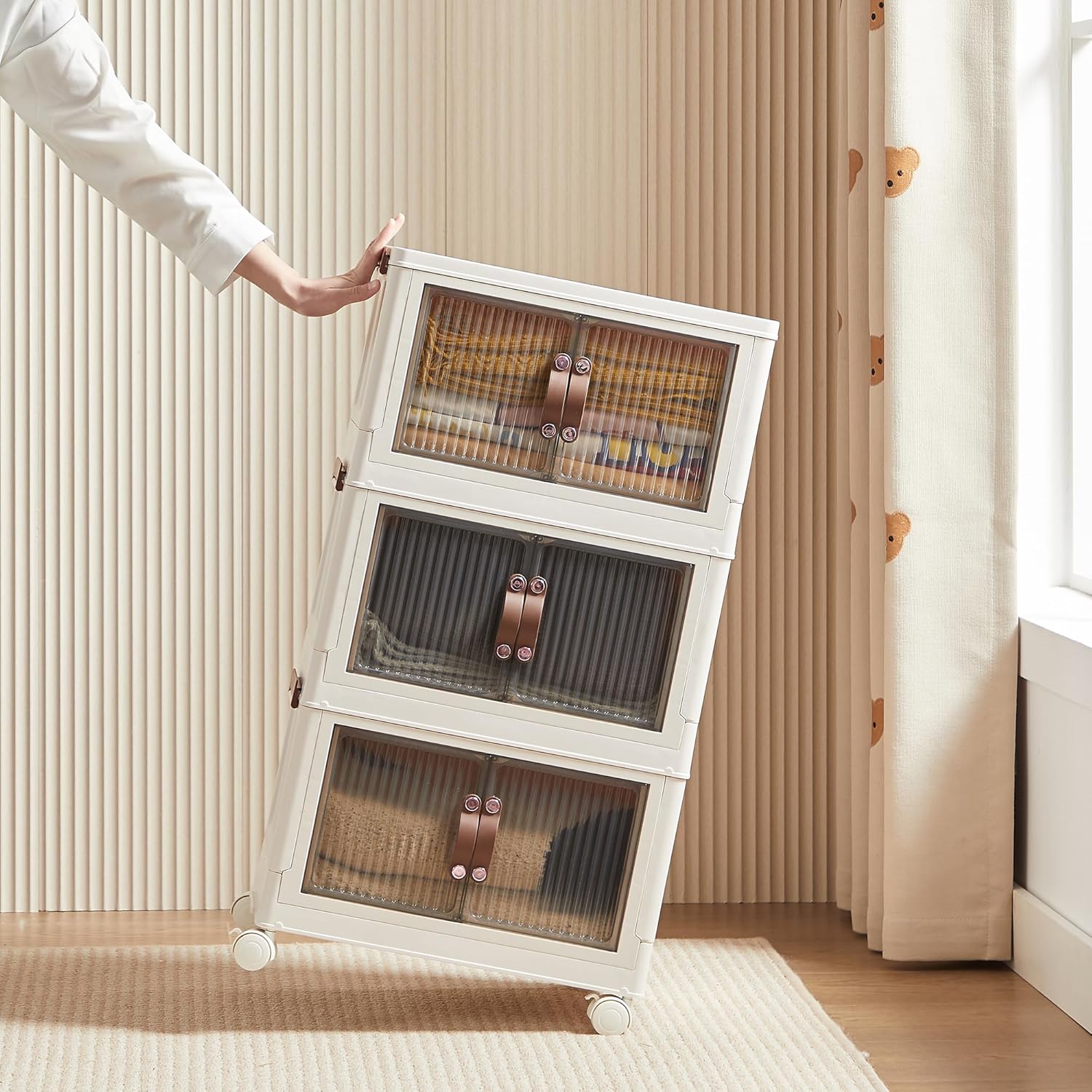 収納ボックス 収納ケース 幅56x奥行き34x高さ97CM キャスター付き 半透明扉付き折りたたみボックス 磁石開閉式 大容量 防塵 防湿 無臭 厚み 書類/衣類/布団/おもちゃ/小物/ 収納ボックス 収納ケース 幅56x奥行き34x高さ97CM キャスター付き 半透明扉付き折りたたみボックス 磁石開閉式 大容量 防塵 防湿 無臭 厚み 書類/衣類/布団/おもちゃ/小物/