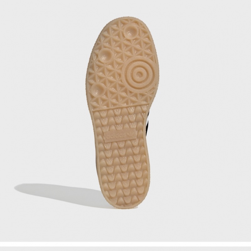 アディダストリプル-ホワイト/IG5744 アディダストリプル-ホワイト/IG5744