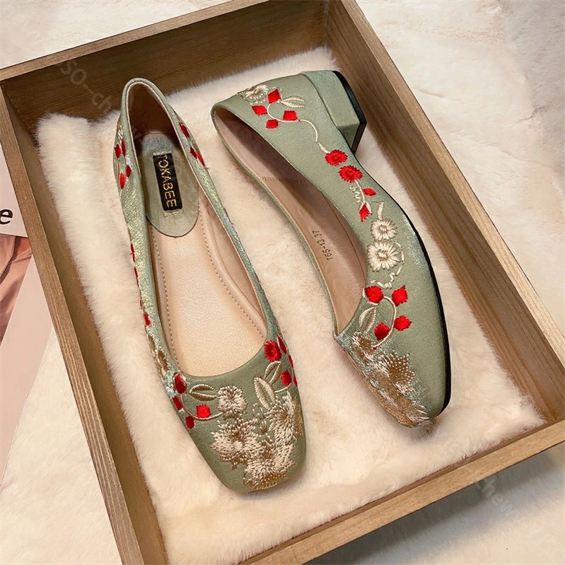 1000円OFFクーポン バレエシューズ ローヒール パンプス レディース スクエアトゥ 太ヒール パンプス cmヒール 可愛い 甲浅 美脚 刺繍 エスニック 婦人靴 ぺたんこ靴 カジュアル 結婚式