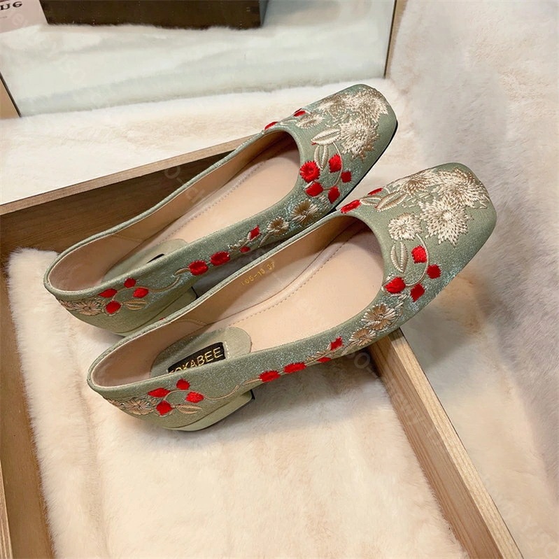 1000円OFFクーポン バレエシューズ ローヒール パンプス レディース スクエアトゥ 太ヒール パンプス cmヒール 可愛い 甲浅 美脚 刺繍 エスニック 婦人靴 ぺたんこ靴 カジュアル 結婚式